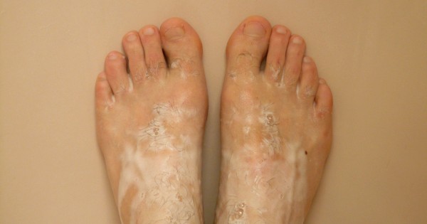 Foot-Bath-hand-feet-foam-leg-swim-finger-1260269-pxhere.com1.jpg