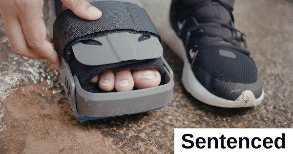 One foot has a brace and one fit has a shoe